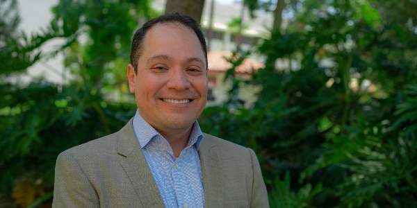 Dr. Alberto Esquinca