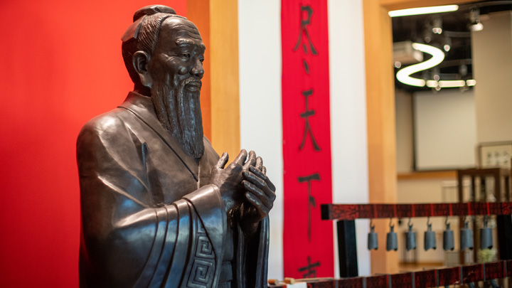 statue at the center